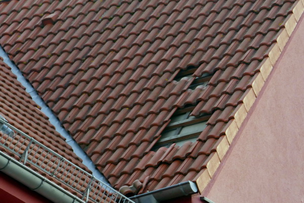 Sturmschaden am Dach in der Friederikenstraße