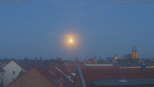 Partielle Mondfinsternis über Deutschland aufnommen von der Skyline Webcam Köthen am 07.08.2017