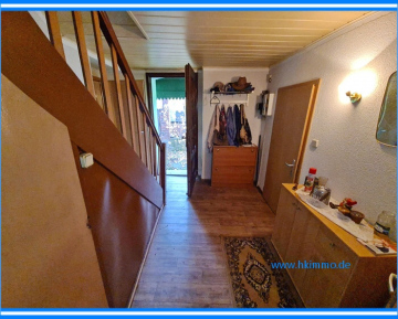 Zwangsversteigerung – Kleines Haus am Berg in Bornstedt - EG Treppenhaus (366058)