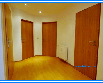 3-Raum-Wohnung mit Balkon Nähe Wasserturm - Flur - Wohnung im Dachgeschoß (365901)