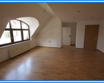 Reizvolle Wohnung mit Loftcharakter ! – auch für Studenten – - Wohnbereich und Küche (366335)