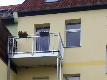 1-Raumwohnung mit Balkon und extra Küche in Köthen ! - Balkon (365801)