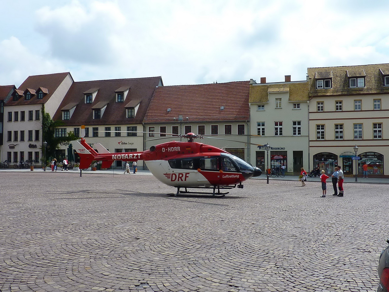 Rettungshubschrauber auf dem Markt in Köthen August 2014