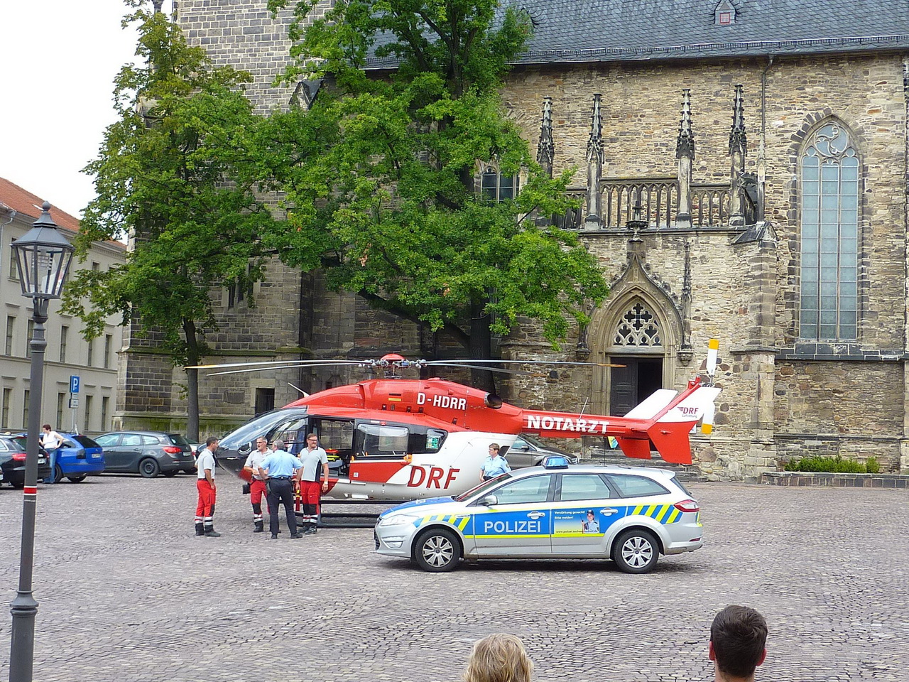 Rettungshubschrauber-auf-dem-Markt-in-Köthen-2014-08-2