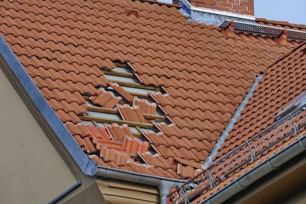 Sturmschaden am Dach in der Friederikenstraße