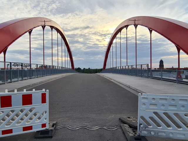 30.06.2024 - fertige Brücke mit Fußwegen und Radweg fertige Brücke mit Fußwegen und Radweg