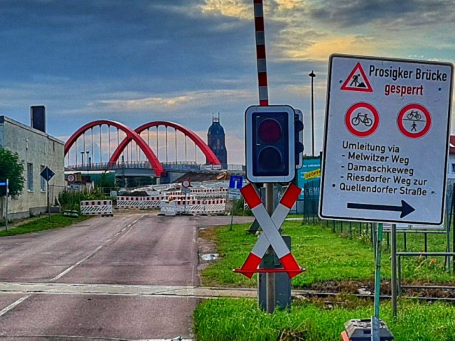 30.06.2024 - Zufahrt zur Brücke von Halle aus Zufahrt zur Brücke von Halle aus in 2024